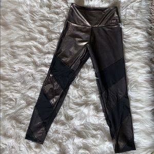 Pink Ultimate cropped leggings